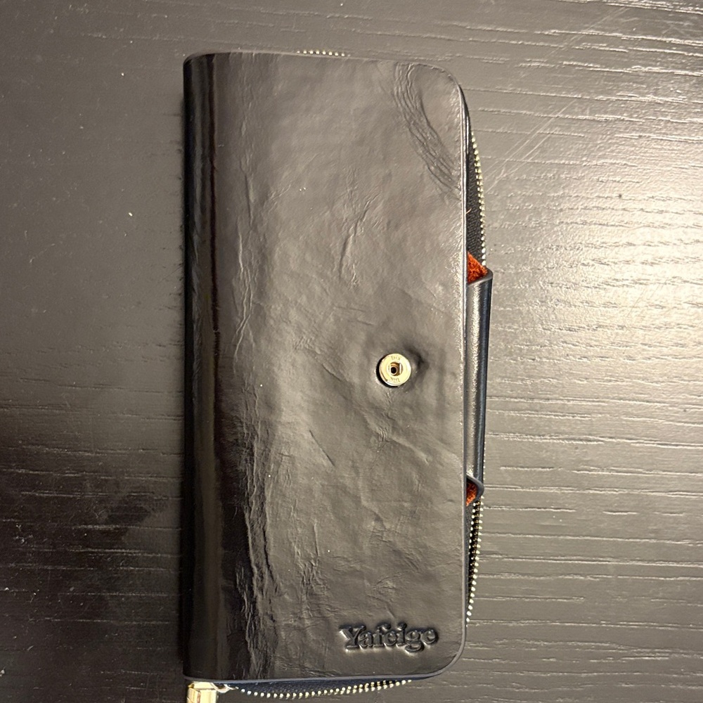 Yateige Black Leather Wallet